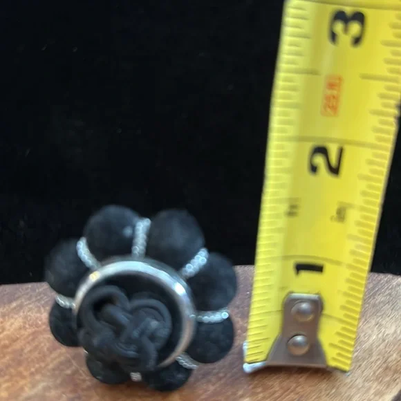 Elegant Black Floral fabric Earrings - Picture 5 of 5